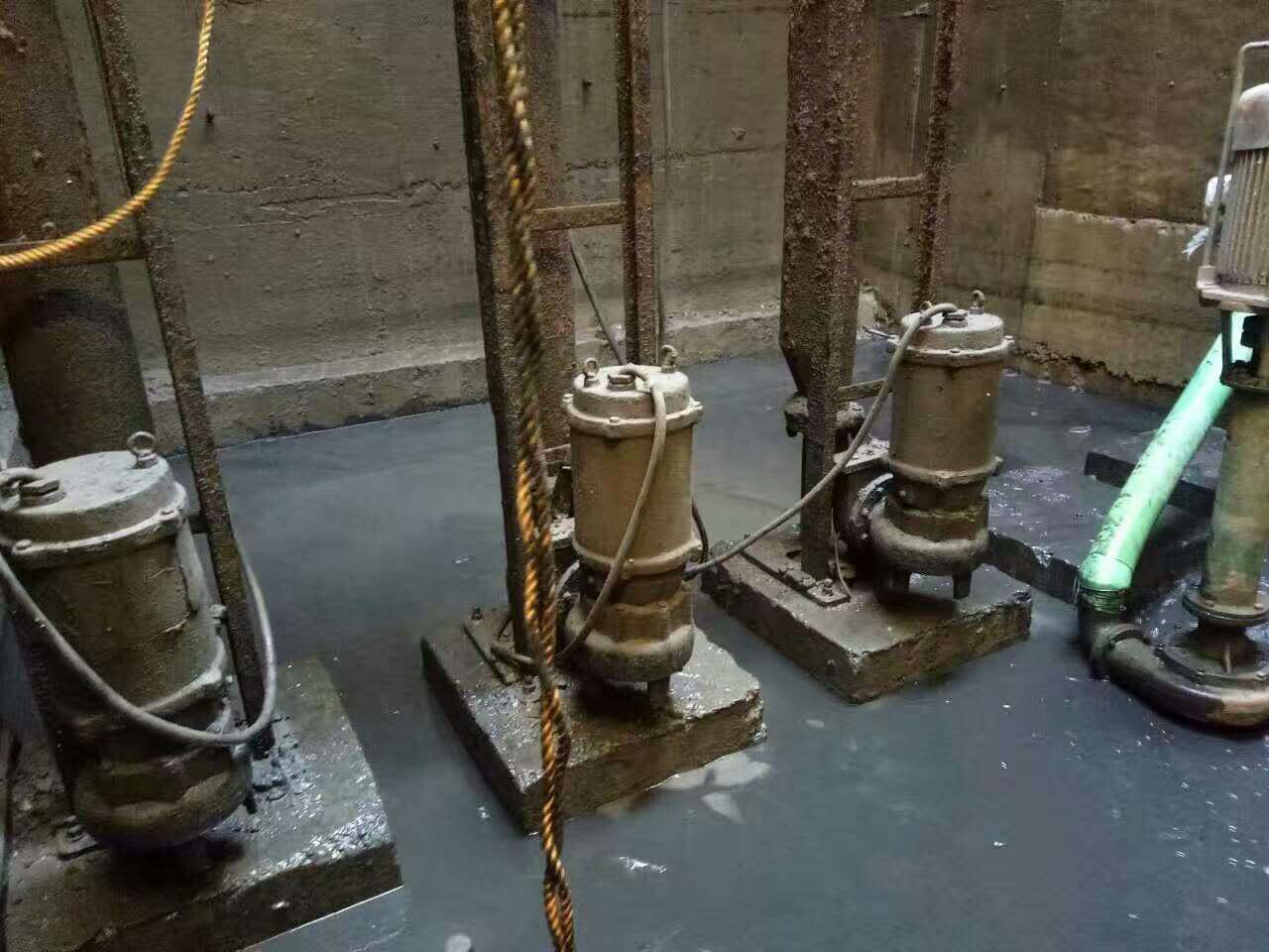 隆子污水池清理